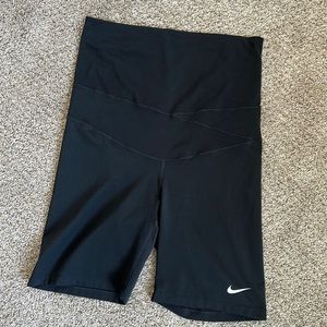 Nike One (M) Dri-FIT Women's 7" Maternity Shorts - Black - Large